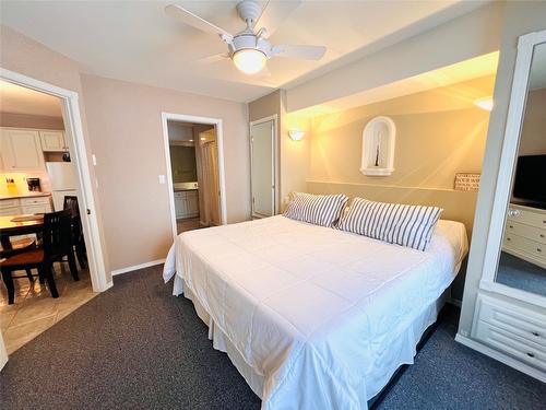 5005B-5052 Riverview Road Road, Fairmont Hot Springs, BC - Indoor Photo Showing Bedroom