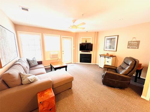 5005B-5052 Riverview Road Road, Fairmont Hot Springs, BC - Indoor Photo Showing Living Room