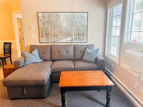 5005B-5052 Riverview Road Road, Fairmont Hot Springs, BC - Indoor Photo Showing Living Room