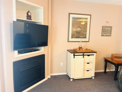 5005B-5052 Riverview Road Road, Fairmont Hot Springs, BC - Indoor Photo Showing Other Room With Fireplace