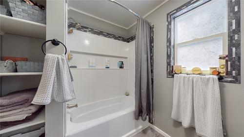 5075 Booth Creek Road, Cranbrook, BC - Indoor Photo Showing Bathroom