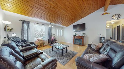 5075 Booth Creek Road, Cranbrook, BC - Indoor Photo Showing Living Room With Fireplace