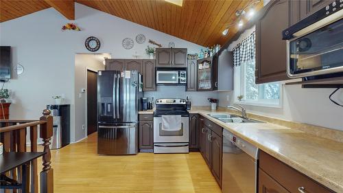 5075 Booth Creek Road, Cranbrook, BC - Indoor Photo Showing Kitchen With Double Sink