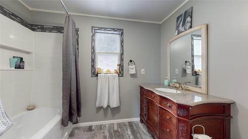 5075 Booth Creek Road, Cranbrook, BC - Indoor Photo Showing Bathroom