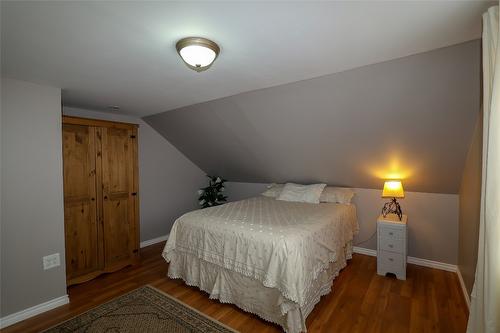 148 309Th Avenue, Kimberley, BC - Indoor Photo Showing Bedroom