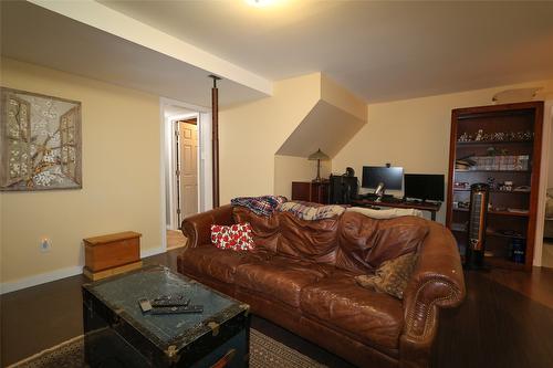 148 309Th Avenue, Kimberley, BC - Indoor Photo Showing Living Room