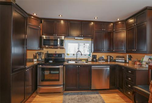 148 309Th Avenue, Kimberley, BC - Indoor Photo Showing Kitchen With Double Sink