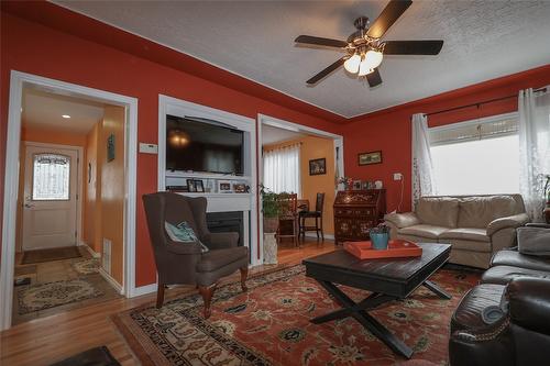 148 309Th Avenue, Kimberley, BC - Indoor Photo Showing Living Room