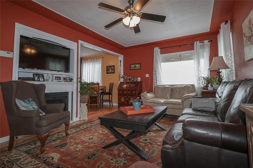 148 309Th Avenue, Kimberley, BC - Indoor Photo Showing Living Room