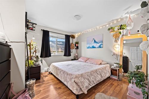 203-380 Shepherd Road, Chase, BC - Indoor Photo Showing Bedroom