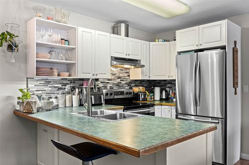 203-380 Shepherd Road, Chase, BC - Indoor Photo Showing Kitchen With Stainless Steel Kitchen With Double Sink With Upgraded Kitchen