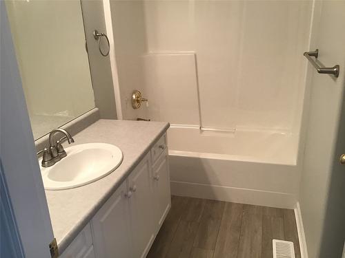 4-650 Harrington Road, Kamloops, BC - Indoor Photo Showing Bathroom