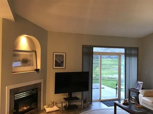 4-650 Harrington Road, Kamloops, BC - Indoor Photo Showing Living Room With Fireplace