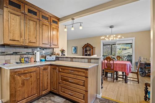 304 Montego Road, Kamloops, BC - Indoor Photo Showing Kitchen