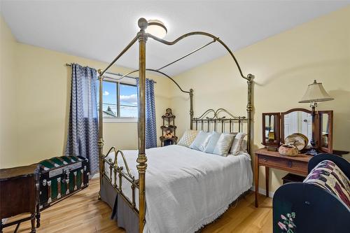 304 Montego Road, Kamloops, BC - Indoor Photo Showing Bedroom