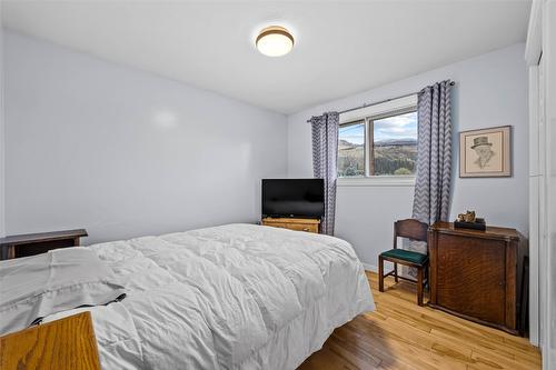 304 Montego Road, Kamloops, BC - Indoor Photo Showing Bedroom