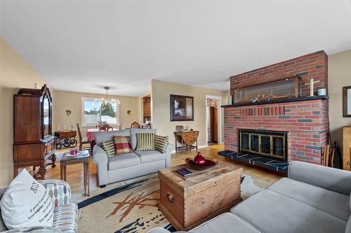 304 Montego Road, Kamloops, BC - Indoor Photo Showing Living Room With Fireplace