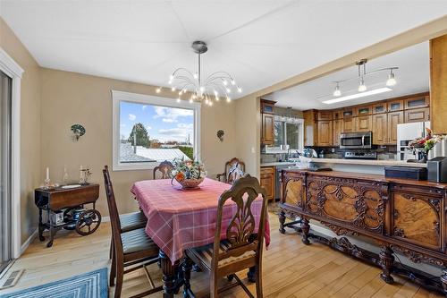 304 Montego Road, Kamloops, BC - Indoor Photo Showing Dining Room