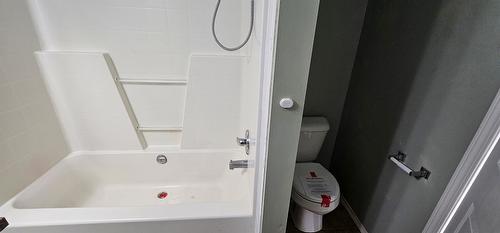 4870 Emerald Avenue, Canal Flats, BC - Indoor Photo Showing Bathroom