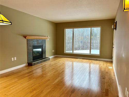 119 Mountain Side Drive, Fruitvale, BC - Indoor Photo Showing Living Room With Fireplace