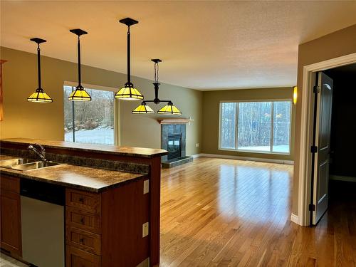 119 Mountain Side Drive, Fruitvale, BC - Indoor Photo Showing Kitchen With Double Sink