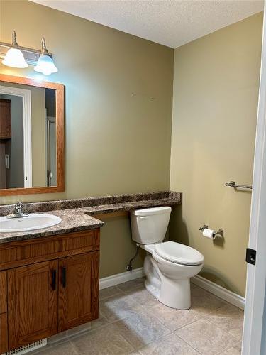 119 Mountain Side Drive, Fruitvale, BC - Indoor Photo Showing Bathroom