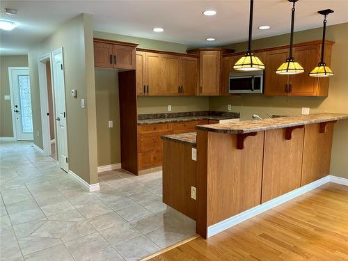 119 Mountain Side Drive, Fruitvale, BC - Indoor Photo Showing Kitchen