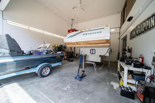 9881 Estates Road, Cranbrook, BC - Indoor Photo Showing Garage