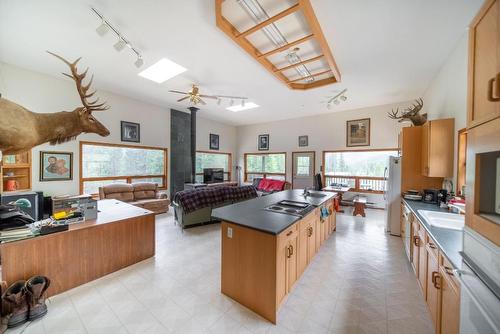 9881 Estates Road, Cranbrook, BC - Indoor Photo Showing Kitchen With Double Sink