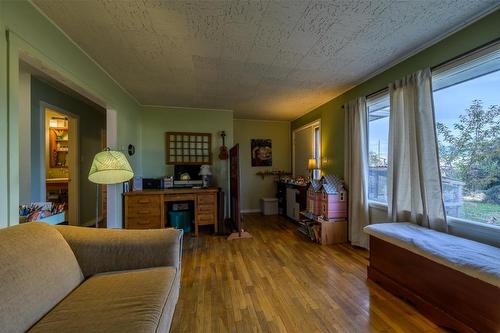 503 Fortune Drive, Kamloops, BC - Indoor Photo Showing Living Room