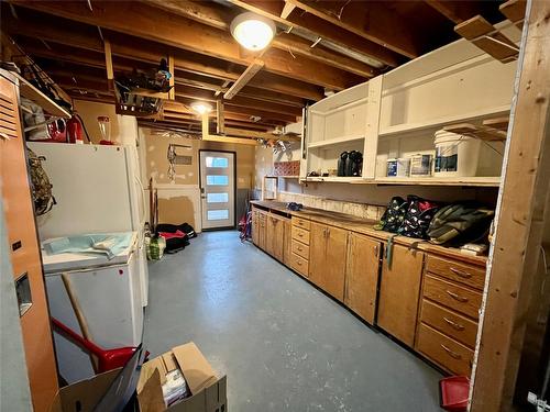 301 4Th Street, Nakusp, BC - Indoor Photo Showing Basement