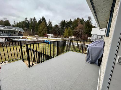 301 4Th Street, Nakusp, BC - Outdoor With Exterior