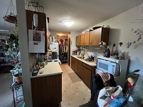 404-606 18Th Avenue, Cranbrook, BC - Indoor Photo Showing Kitchen