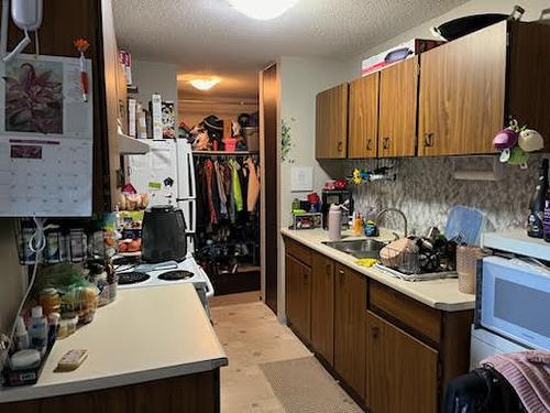 404-606 18Th Avenue, Cranbrook, BC - Indoor Photo Showing Kitchen