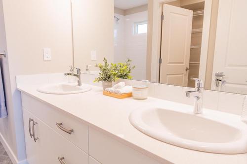 176-8800 Dallas Drive, Kamloops, BC - Indoor Photo Showing Bathroom