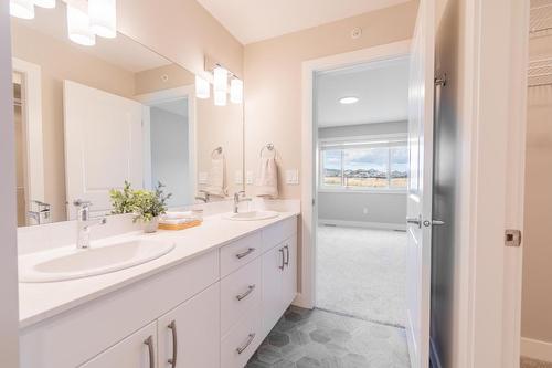 176-8800 Dallas Drive, Kamloops, BC - Indoor Photo Showing Bathroom