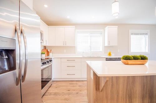 176-8800 Dallas Drive, Kamloops, BC - Indoor Photo Showing Kitchen With Upgraded Kitchen