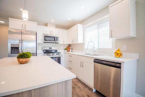 176-8800 Dallas Drive, Kamloops, BC - Indoor Photo Showing Kitchen With Upgraded Kitchen