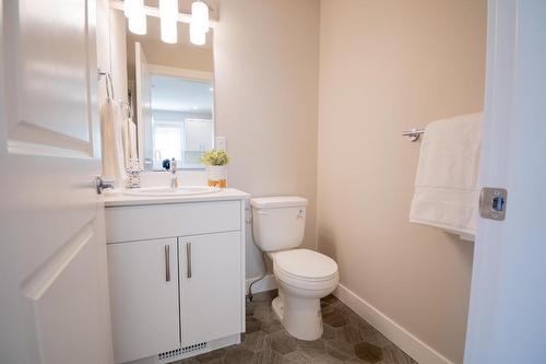 176-8800 Dallas Drive, Kamloops, BC - Indoor Photo Showing Bathroom