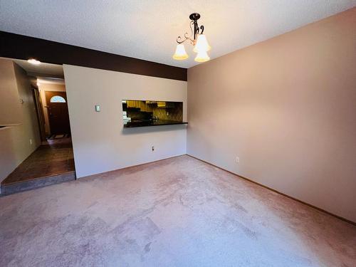 6-7981 Radium Golf Course Road, Radium Hot Springs, BC - Indoor Photo Showing Other Room