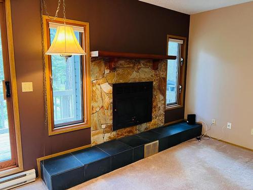 6-7981 Radium Golf Course Road, Radium Hot Springs, BC - Indoor With Fireplace