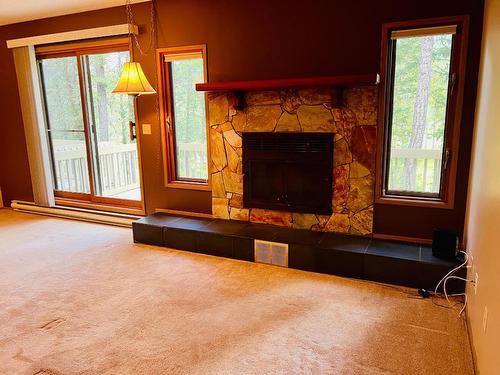 6-7981 Radium Golf Course Road, Radium Hot Springs, BC - Indoor With Fireplace