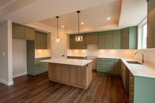 8759 Badger Drive, Kamloops, BC - Indoor Photo Showing Kitchen With Upgraded Kitchen