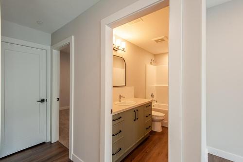 8759 Badger Drive, Kamloops, BC - Indoor Photo Showing Bathroom