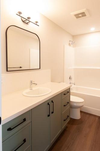 8759 Badger Drive, Kamloops, BC - Indoor Photo Showing Bathroom