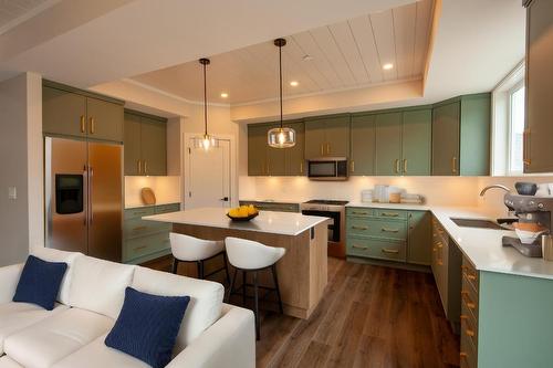 8759 Badger Drive, Kamloops, BC - Indoor Photo Showing Kitchen With Upgraded Kitchen