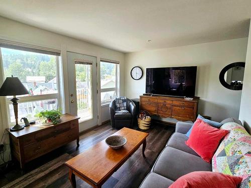 109-105 Knighton Road, Kimberley, BC - Indoor Photo Showing Living Room