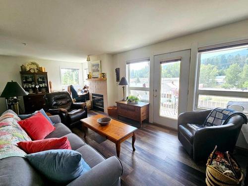 109-105 Knighton Road, Kimberley, BC - Indoor Photo Showing Living Room