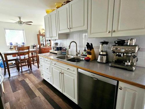 109-105 Knighton Road, Kimberley, BC - Indoor Photo Showing Kitchen With Double Sink