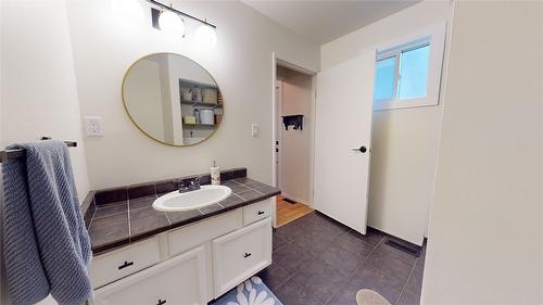 2309 7Th Street, Cranbrook, BC - Indoor Photo Showing Bathroom